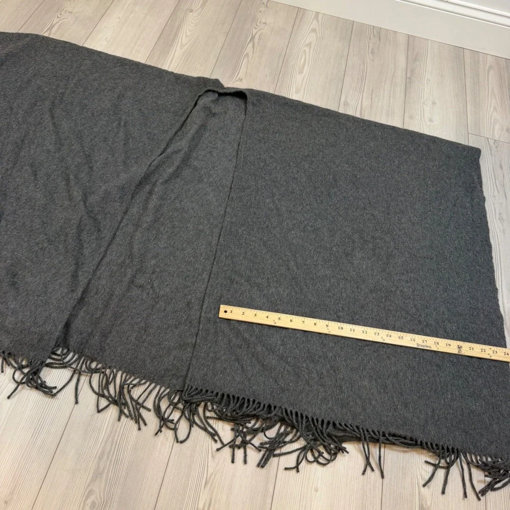 100% Cashmere Neiman Marcus Scotland Charcoal Gray Fringe Ruana Wrap Shawl Cape